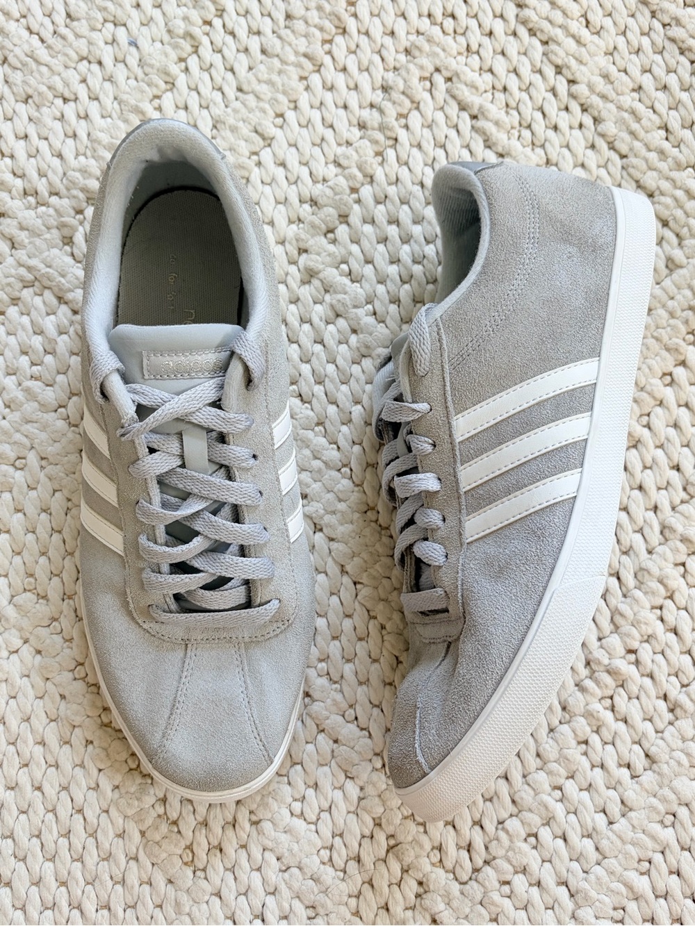 ADIDAS Courtset Light Gray Suede Sneakers Shoes Stripes Womens 11 EUC AW4209